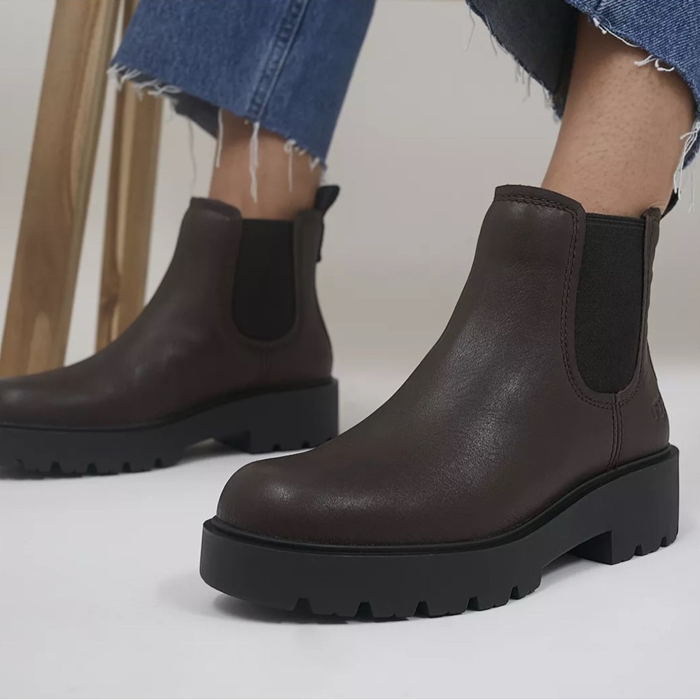 EUC Women's UGG Brown Chelsea Boots | Size 8